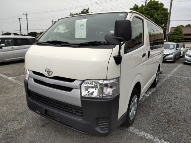 TOYOTA HIACE VAN