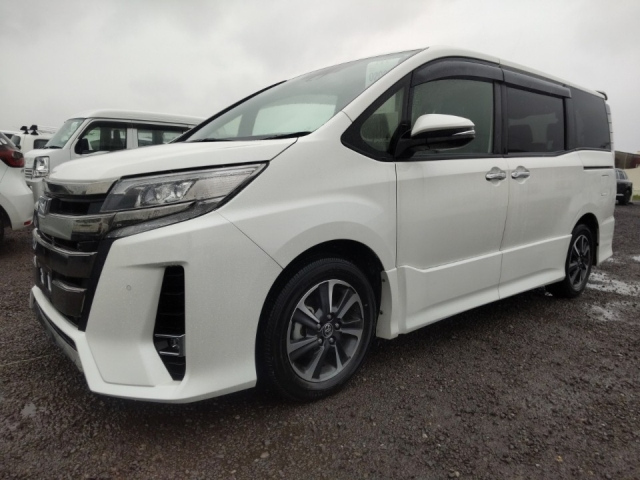 TOYOTA NOAH