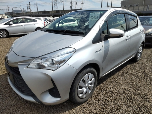 TOYOTA VITZ 2018
