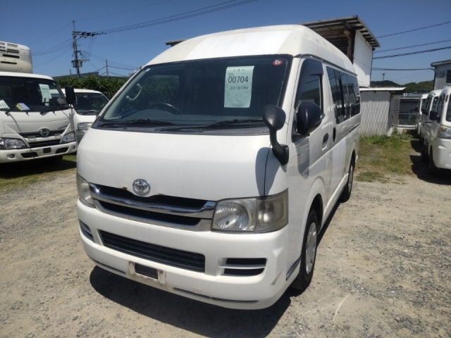 TOYOTA HIACE VAN 2009