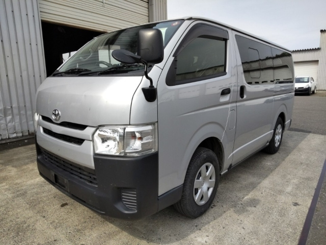 TOYOTA HIACE VAN 2018