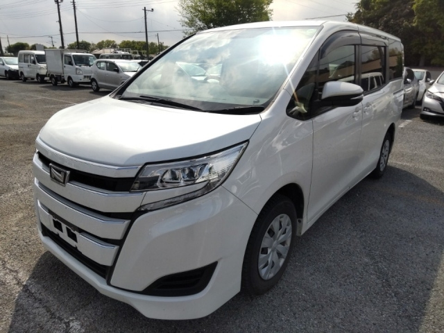 TOYOTA NOAH