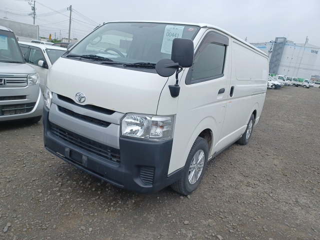 TOYOTA HIACE VAN 2016