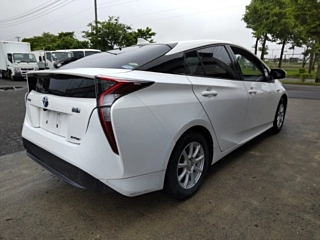 TOYOTA PRIUS 2016