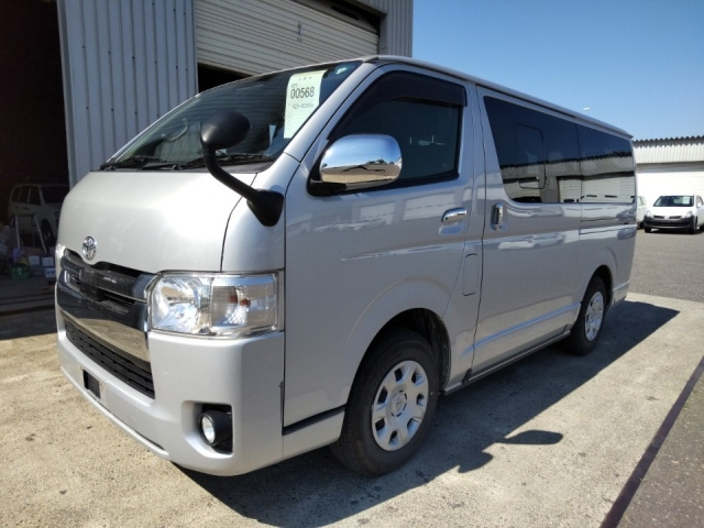 TOYOTA HIACE VAN 2020