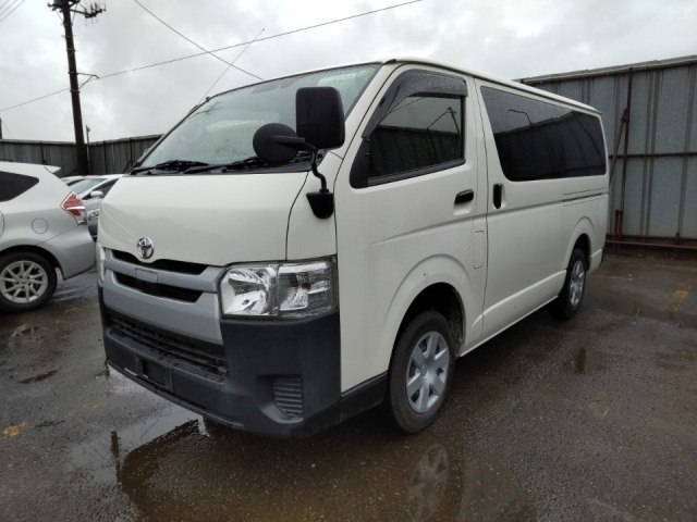 TOYOTA HIACE VAN