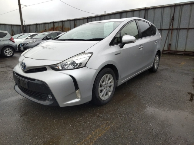 TOYOTA PRIUS ALPHA 2015