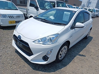 TOYOTA AQUA 2017