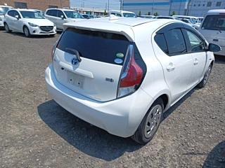 TOYOTA AQUA 2017