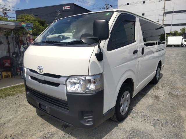 TOYOTA HIACE VAN