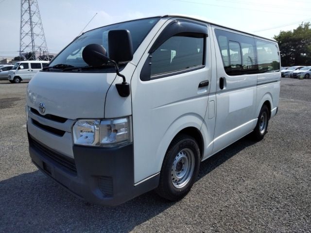 TOYOTA HIACE VAN
