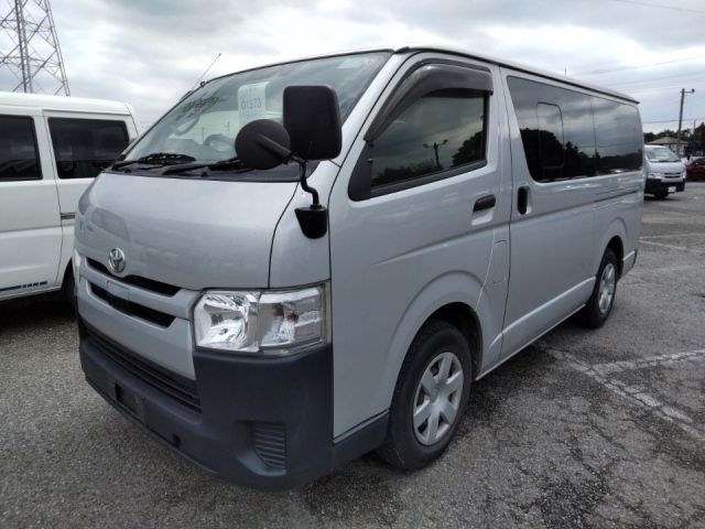 TOYOTA HIACE VAN