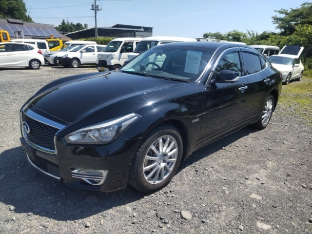 NISSAN FUGA 2015