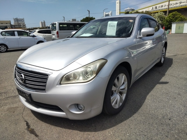 NISSAN FUGA 2010