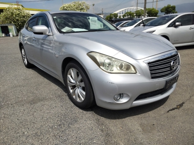 NISSAN FUGA 2010