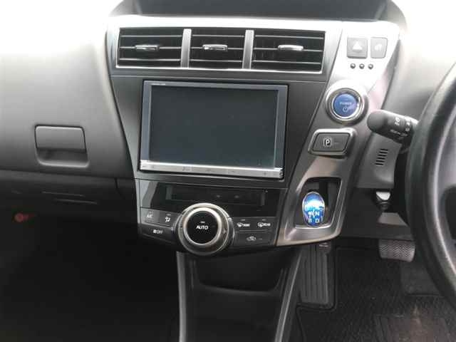 TOYOTA PRIUS ALPHA 2014