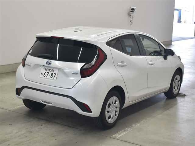 TOYOTA AQUA 2024