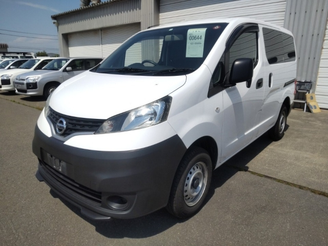 NISSAN NV200 2018