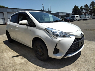 TOYOTA VITZ 2017