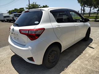 TOYOTA VITZ 2017
