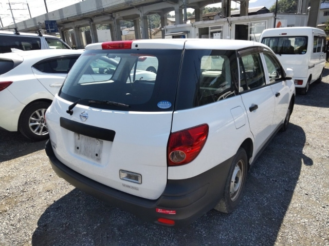 NISSAN AD 2021