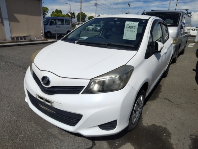 TOYOTA VITZ 2012