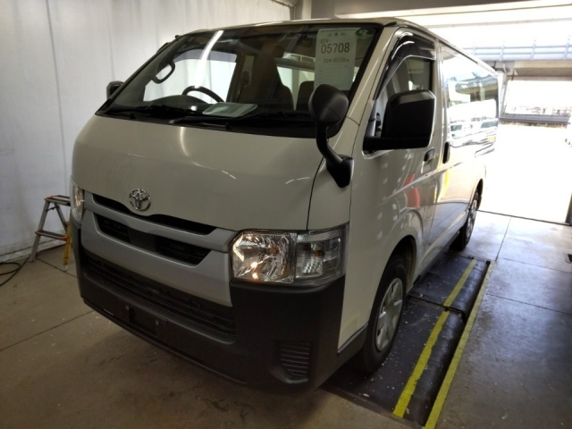 TOYOTA HIACE VAN 2023