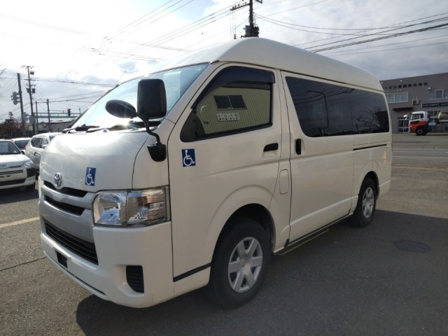 TOYOTA HIACE VAN