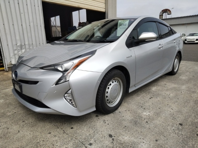 TOYOTA PRIUS 2018