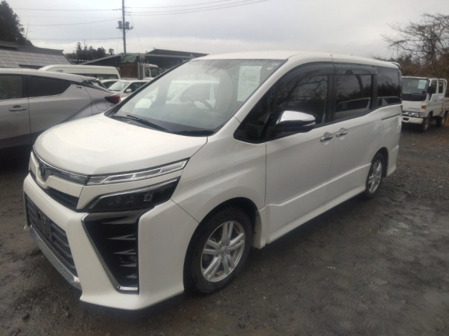 TOYOTA VOXY 2018