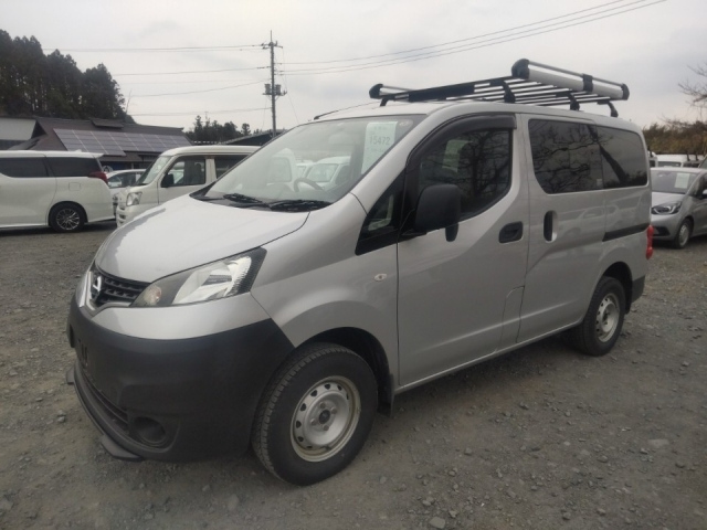 NISSAN NV200