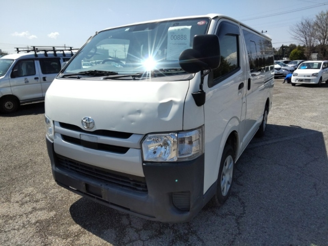TOYOTA HIACE VAN
