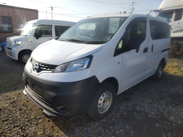 NISSAN NV200