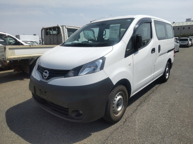 NISSAN NV200