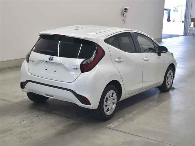 TOYOTA AQUA 2023