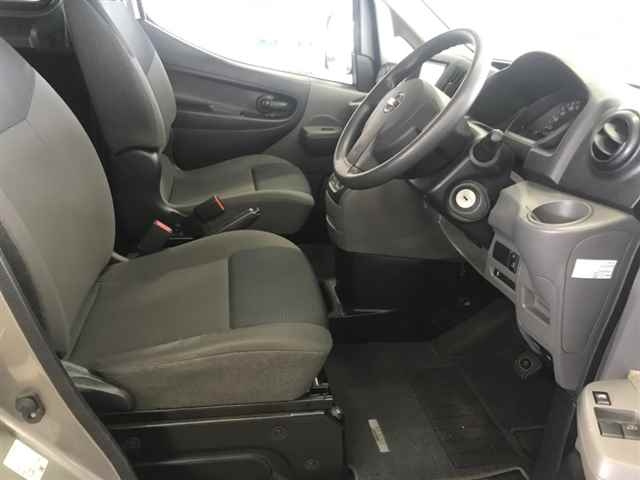 NISSAN NV200 2021