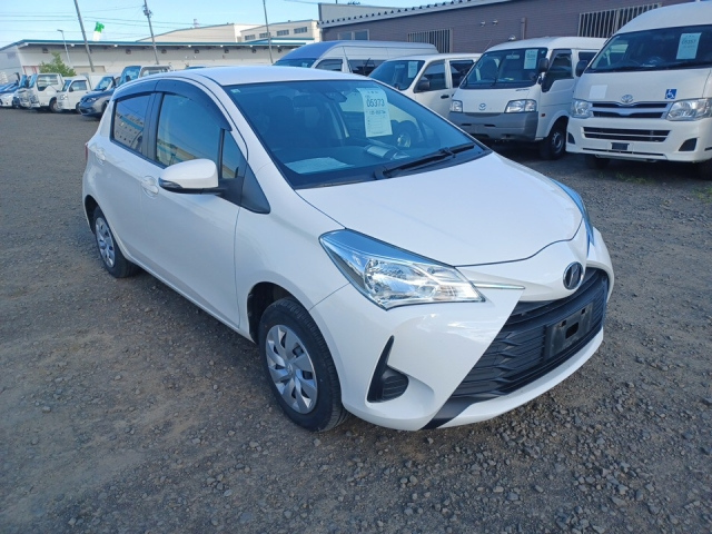 TOYOTA VITZ 2018