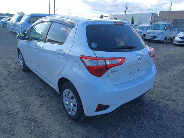 TOYOTA VITZ 2018