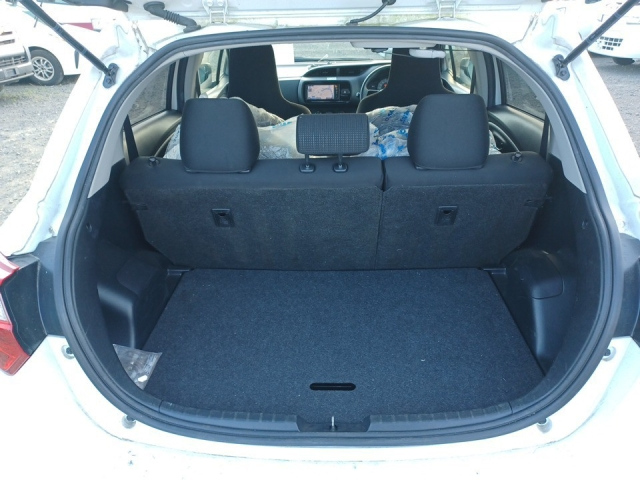 TOYOTA VITZ 2018