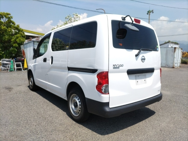 NISSAN NV200 2020