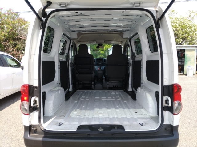 NISSAN NV200 2020