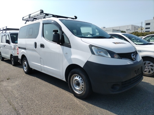 NISSAN NV200 2019