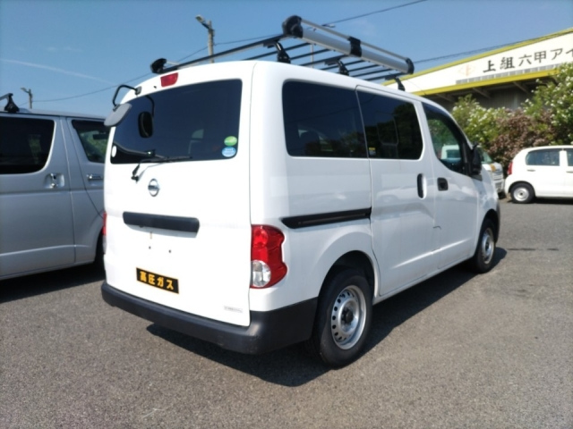 NISSAN NV200 2019