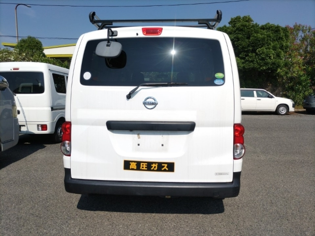NISSAN NV200 2019