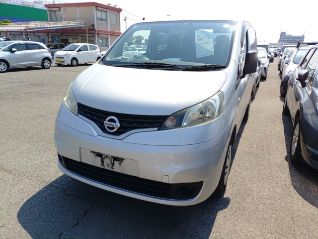 NISSAN NV200 2018