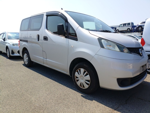 NISSAN NV200 2018
