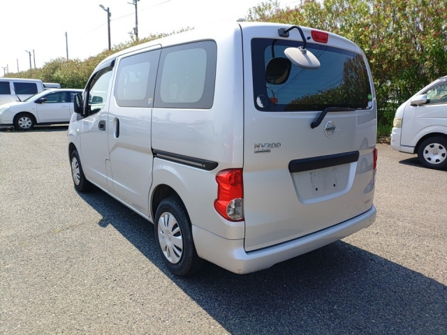 NISSAN NV200 2018