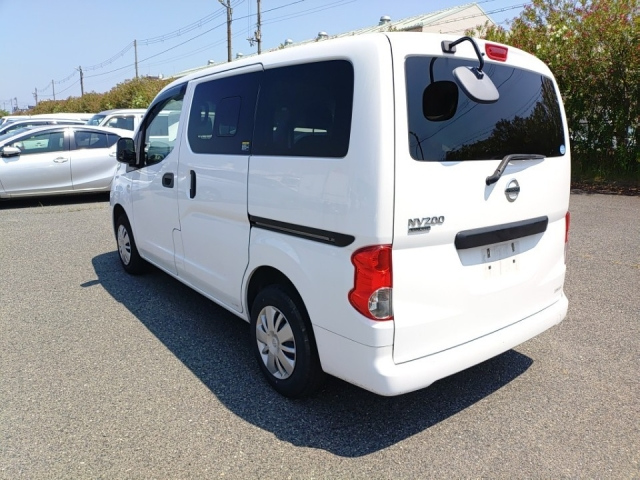 NISSAN NV200 2020