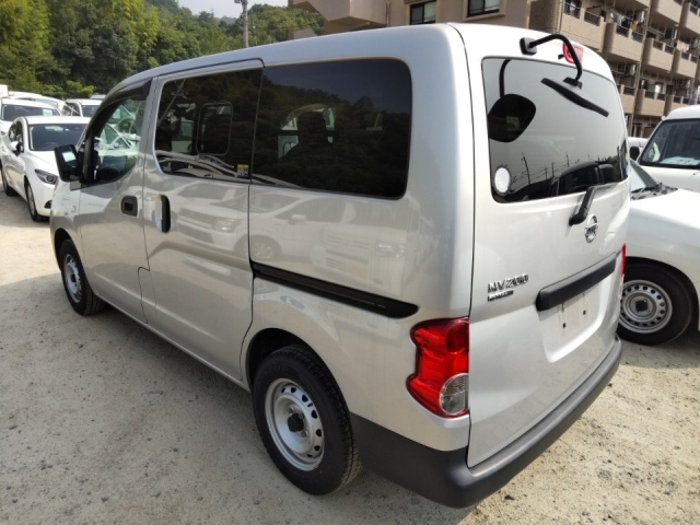 NISSAN NV200 2019