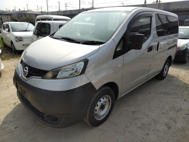 NISSAN NV200 2019